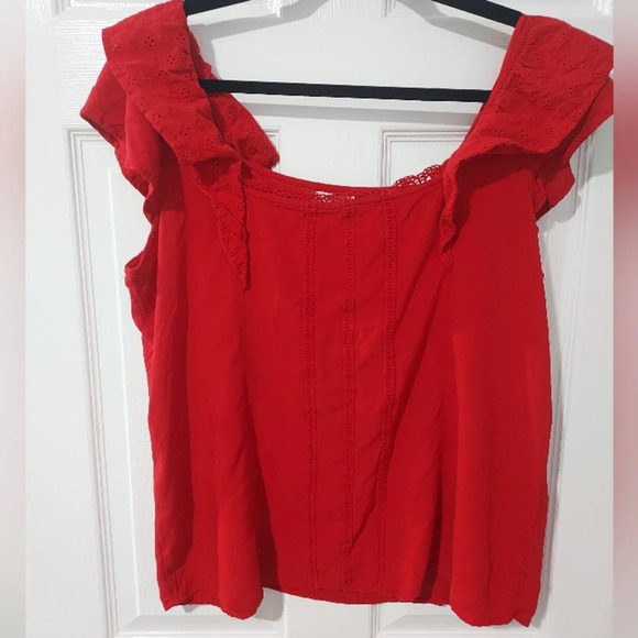 Maurices Solid Red Eyelet Trim Flutter Sleeve Top in Size XXL - Picture 2 of 10